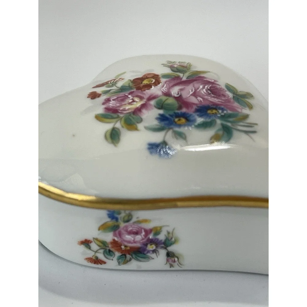 Limoges Castel France‎ White Porcelain Floral Trinket Box Gold Trim ~ Vintage~